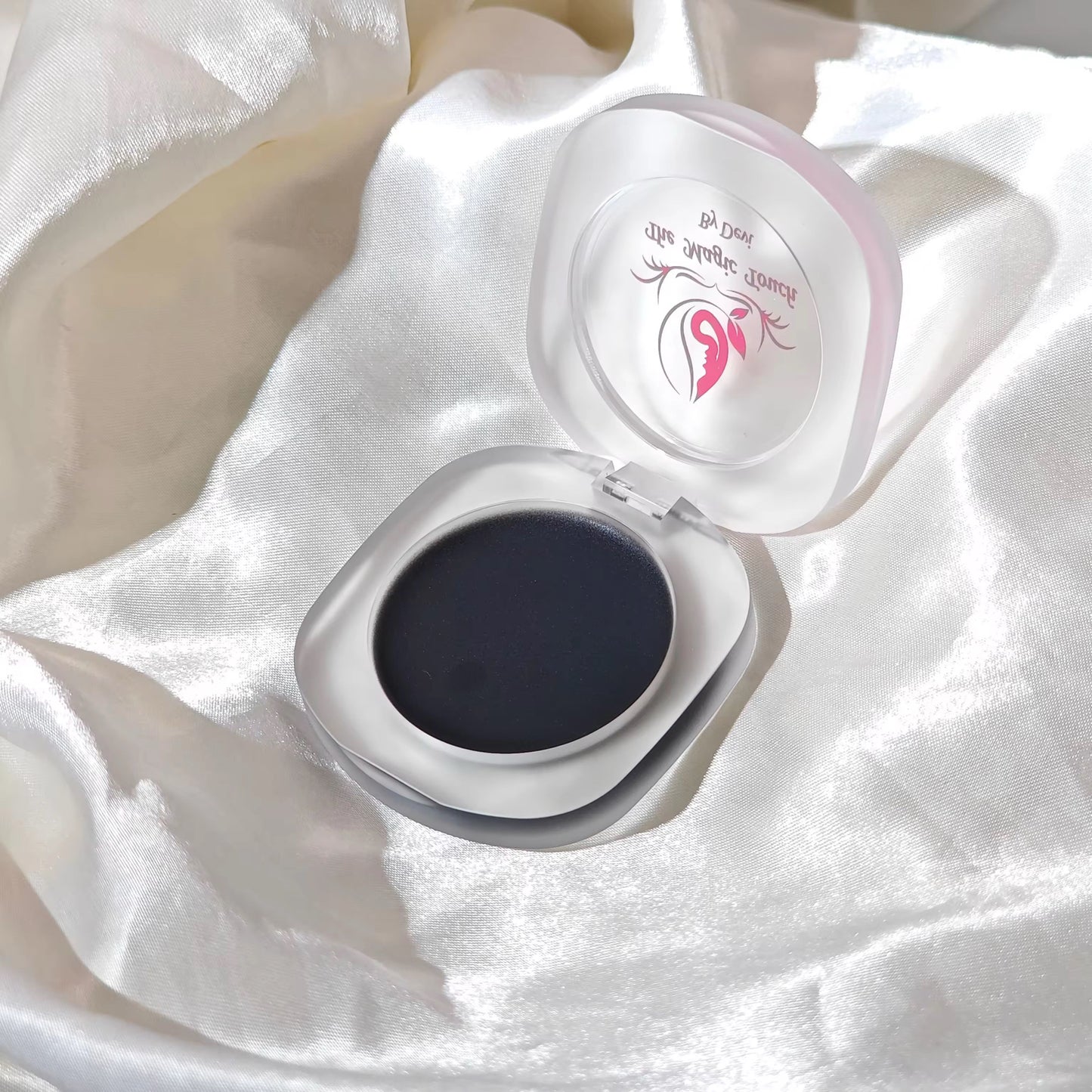 MAGIC COLOR CHANGING CREAM FOR LIPS AND CHEEKS INTENSITY AND COLOR DEPEND
YOUR SKIN TONE AND PH.
