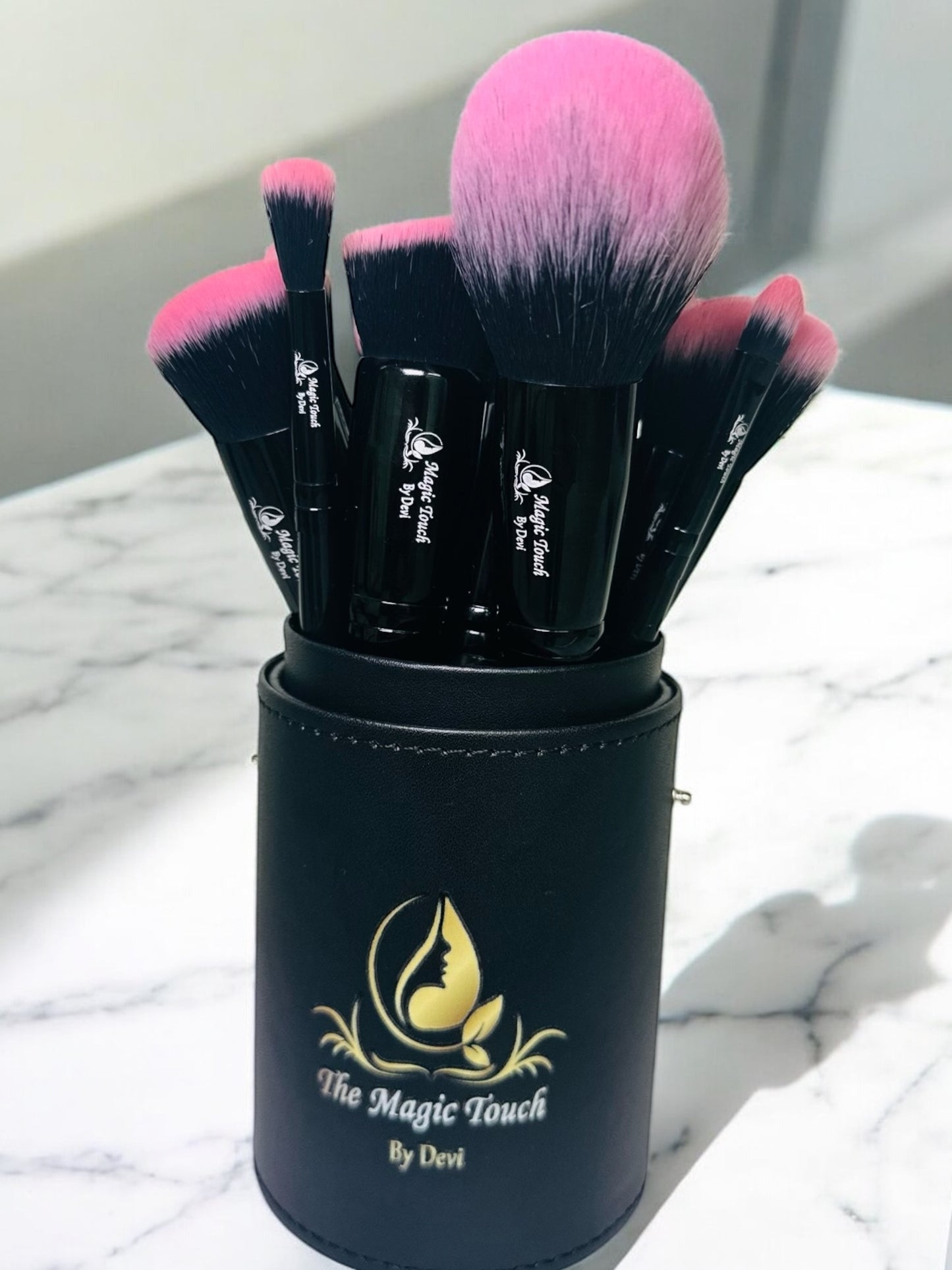 18PCS Black Color pink Hair Glossy Makeup Brush Set Luxury Professional Brushes with Holder.