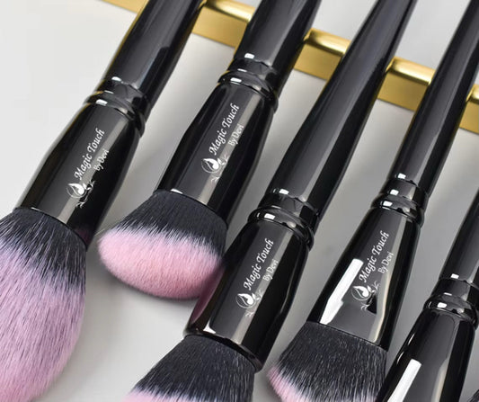 18PCS Black Color pink Hair Glossy Makeup Brush Set Luxury Professional Brushes with Holder.